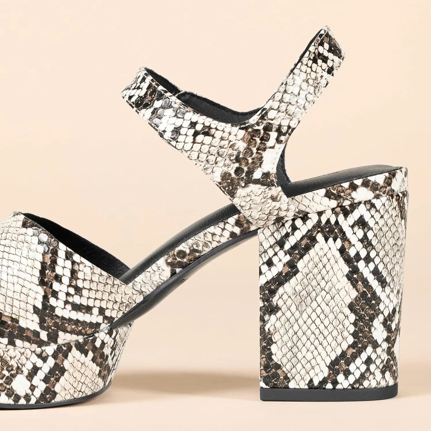 Amazon Essentials Women's Platform Heel Sandal