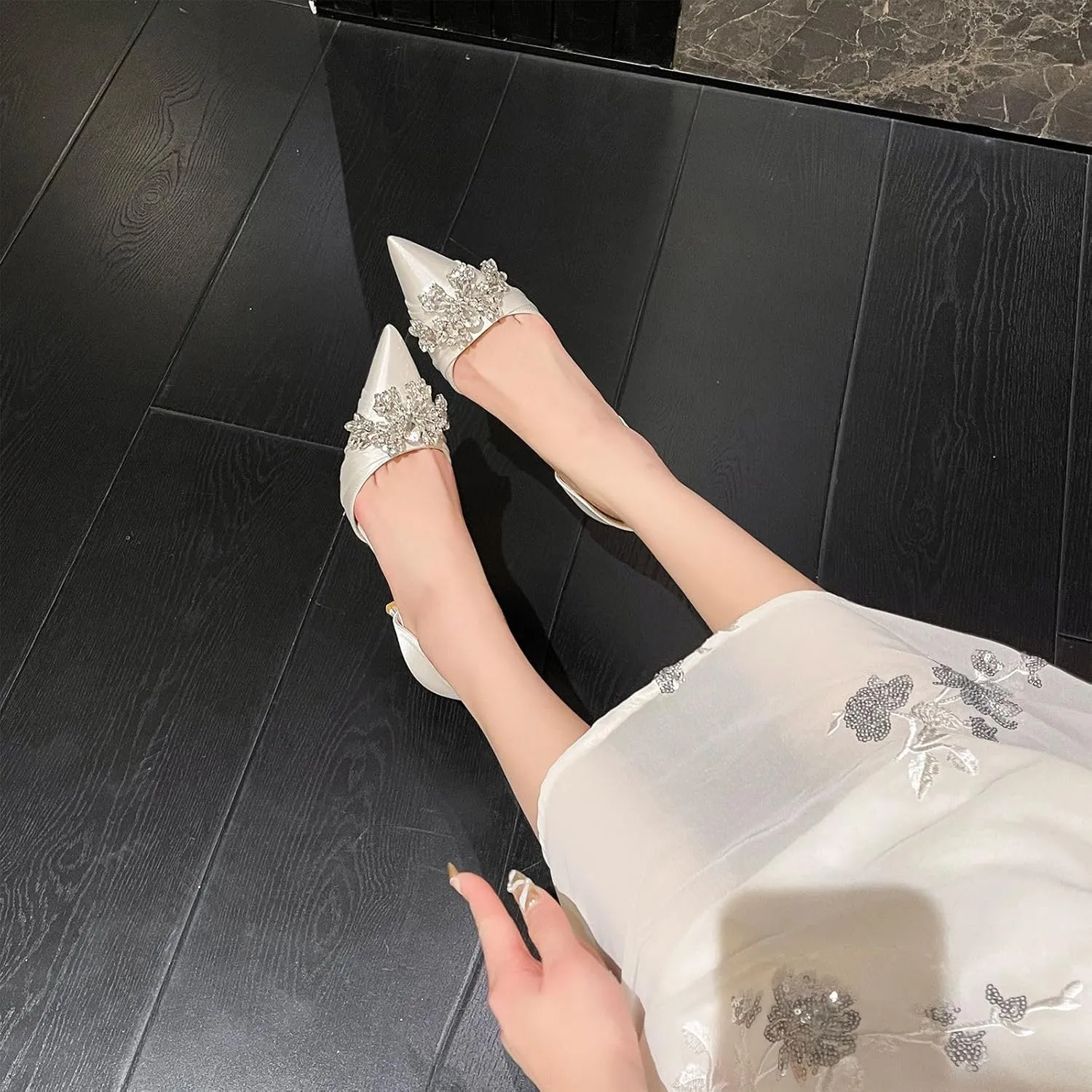 AOQUNFS Women's High Heels Closed Toe Stiletto Pointed Toe Satin Crystals Ankle Dress Wedding Party Pumps Shoes