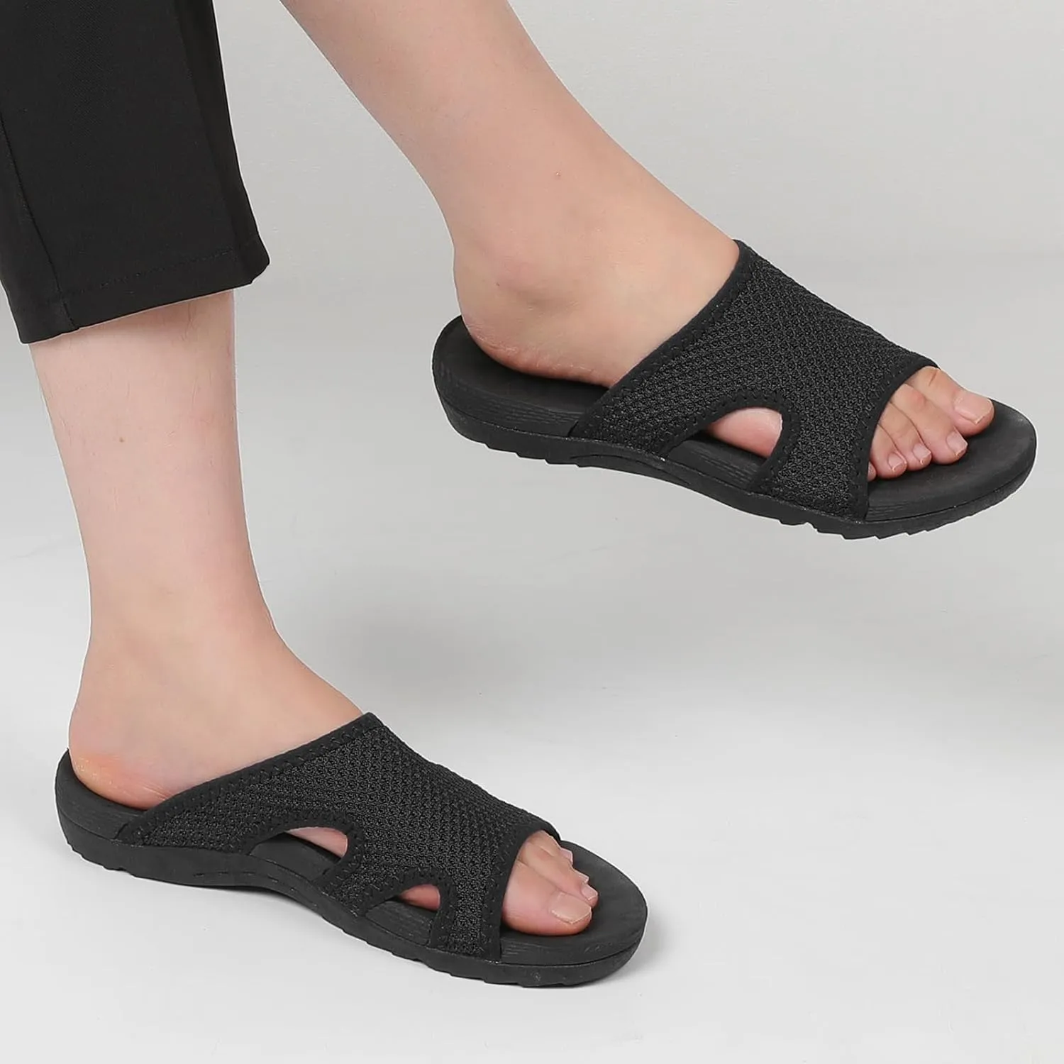 LeIsfIt Womens Slide Sandals Arch Support Slides Slip on Plantar Fasciitis Sandals Ladies Yoga Mat Thick Cushion Slipper Slides for Indoor Outdoor