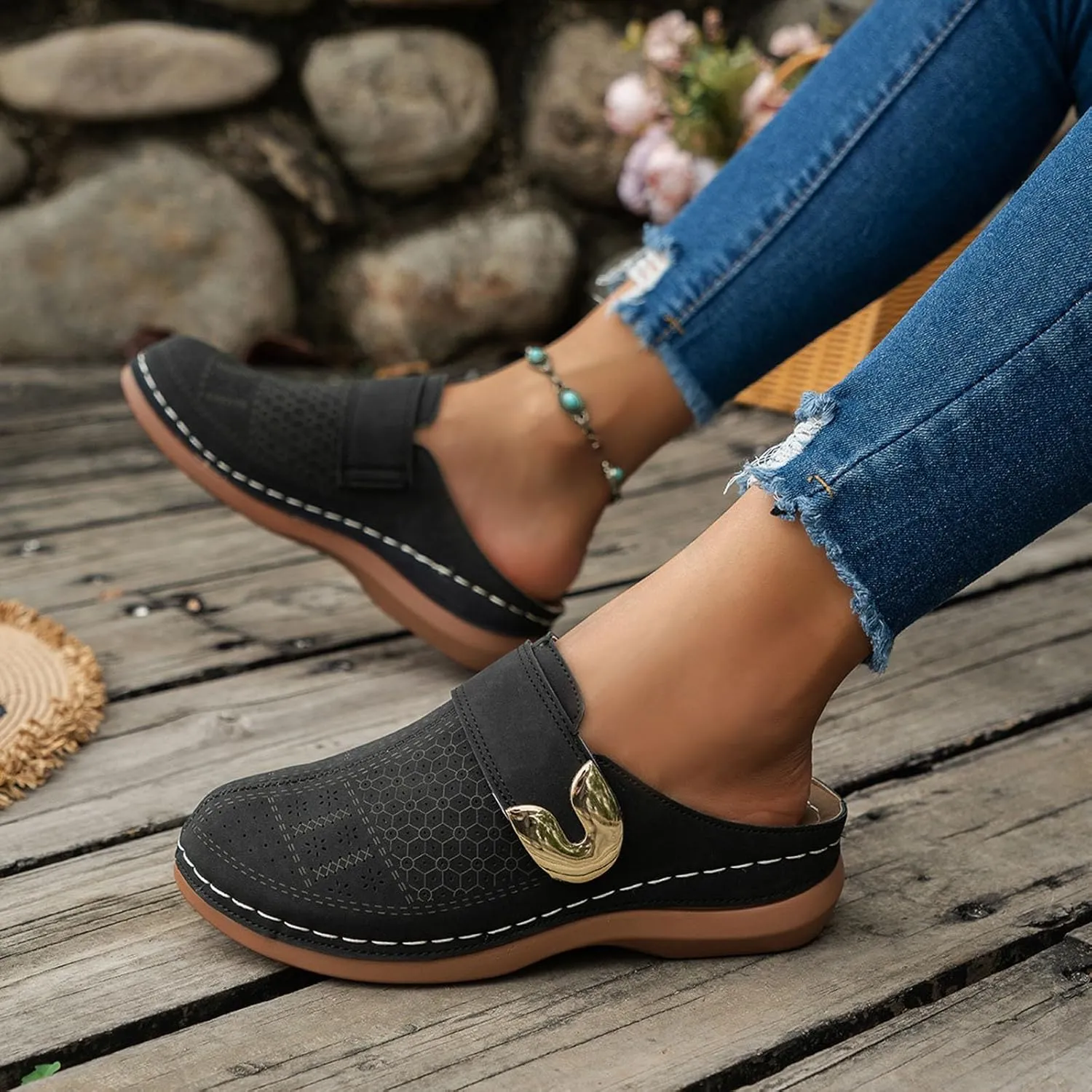 Womens Closed Toe Hollow Slides Sandals Summer Comfort Slippers Outdoor Walking Flats Thick-Soled Slip on Shoes