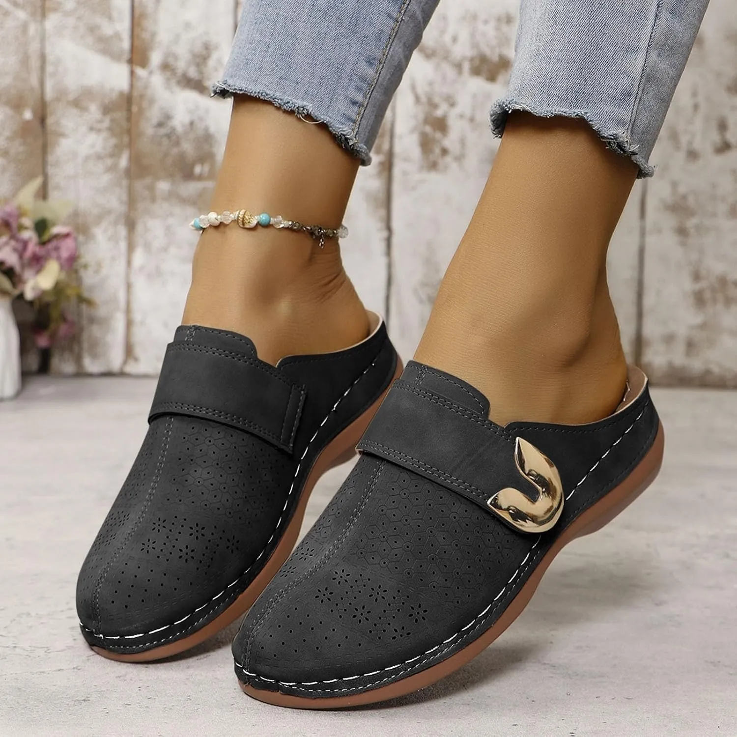 Womens Closed Toe Hollow Slides Sandals Summer Comfort Slippers Outdoor Walking Flats Thick-Soled Slip on Shoes